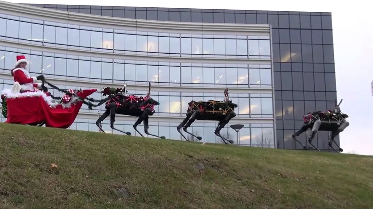Acești reni robotici te vor face să nu-l mai aștepți pe Moș Crăciun la fel de nerăbdător
