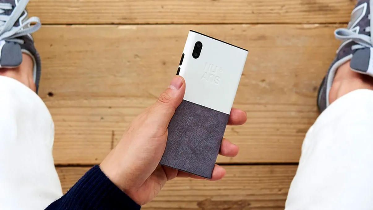 Cel mai atrăgător smartphone cu Windows 10 a fost introdus în Japonia