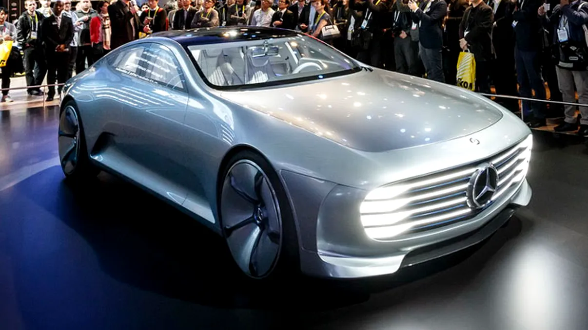 CES 2016: Mercedes a creat o mașină care se transformă în timp ce o conduci