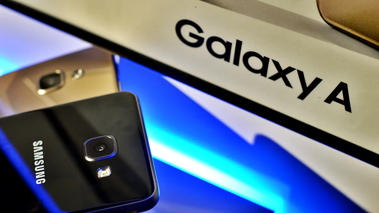 Samsung Galaxy A5 (2018) va fi telefonul perfect, dacă n-ai bani de Galaxy S8