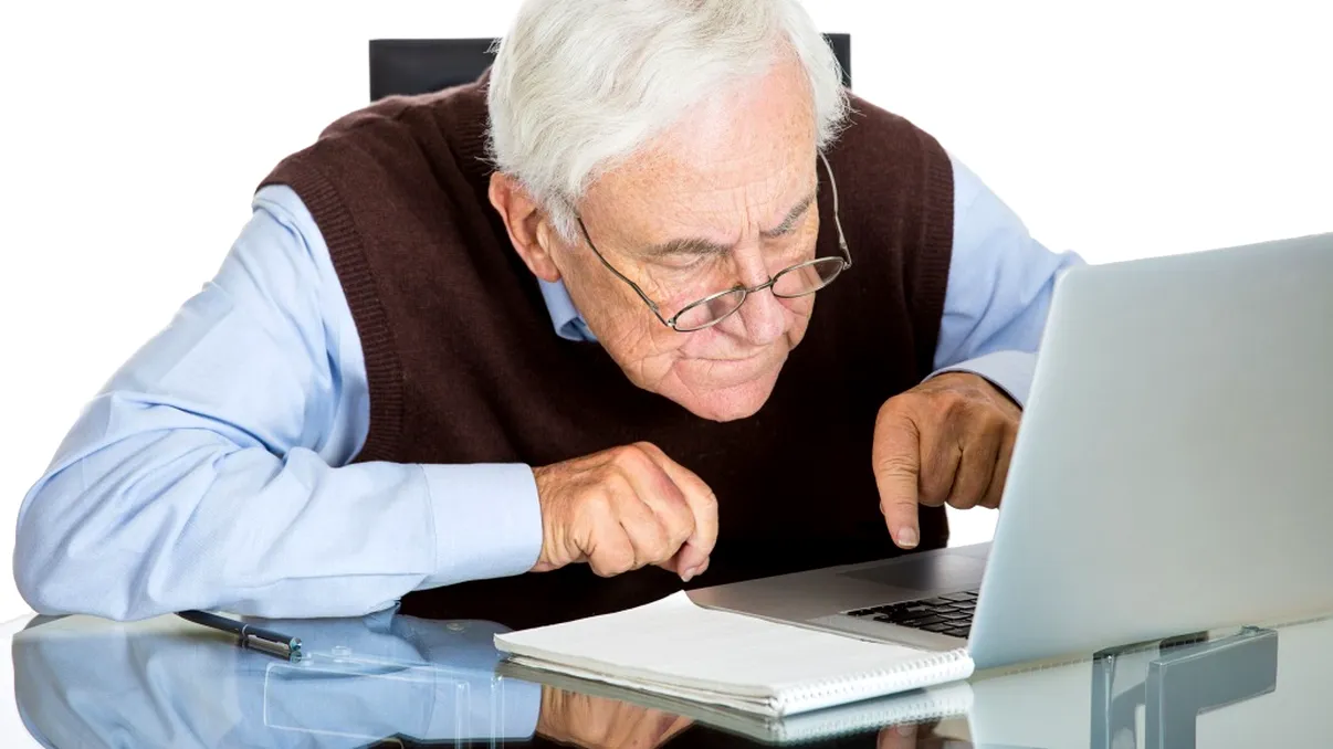 Vârsta, o problemă în online: adulții sunt mai precauți, dar nu recunosc pericolele