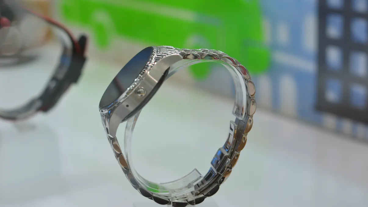 ZTE D1 Watch e smartwatch-ul care îți spune unde e mai bine să dai la pește [FOTO]