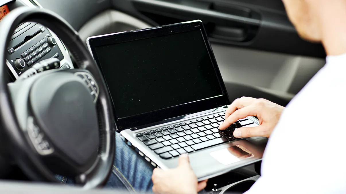 Experții arată cât de ușor e să spargi sistemul unei mașini