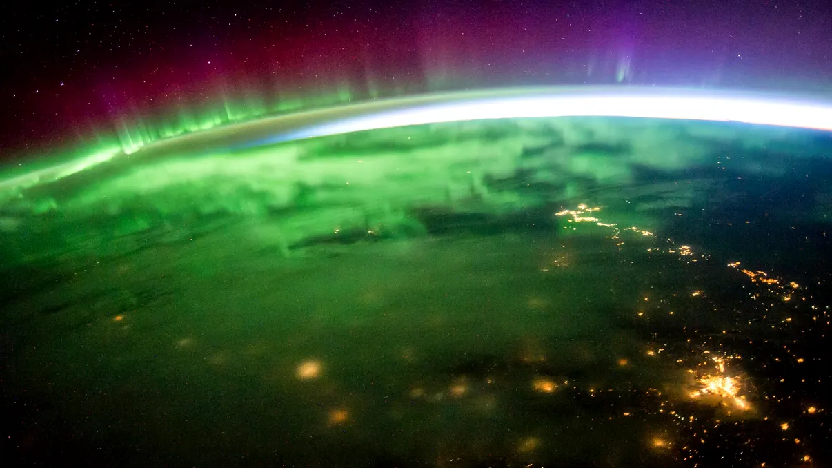 Aurora boreală se vede mai bine de pe Stația Spațială Internațională