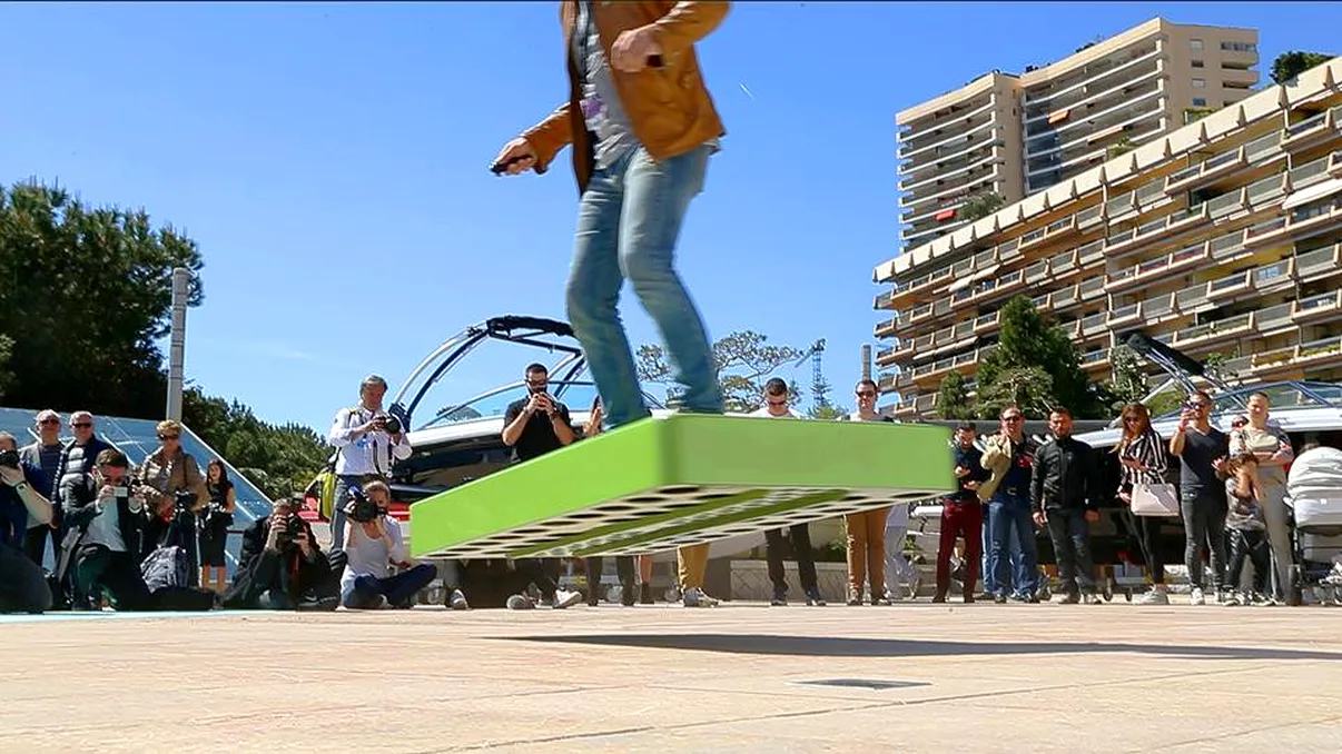 ArcaBoard: acum îți poți cumpăra și tu un hoverboard românesc