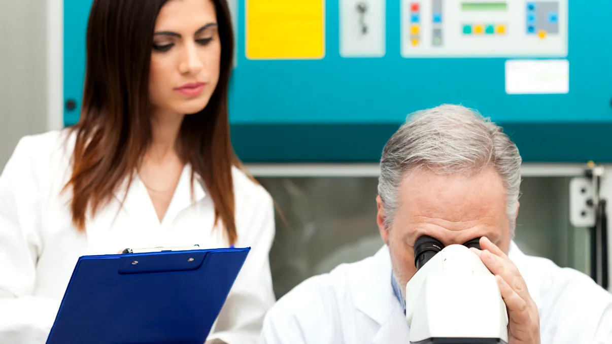 Oamenii de știință cred că pot reduce decesele provocate de cancer la jumătate