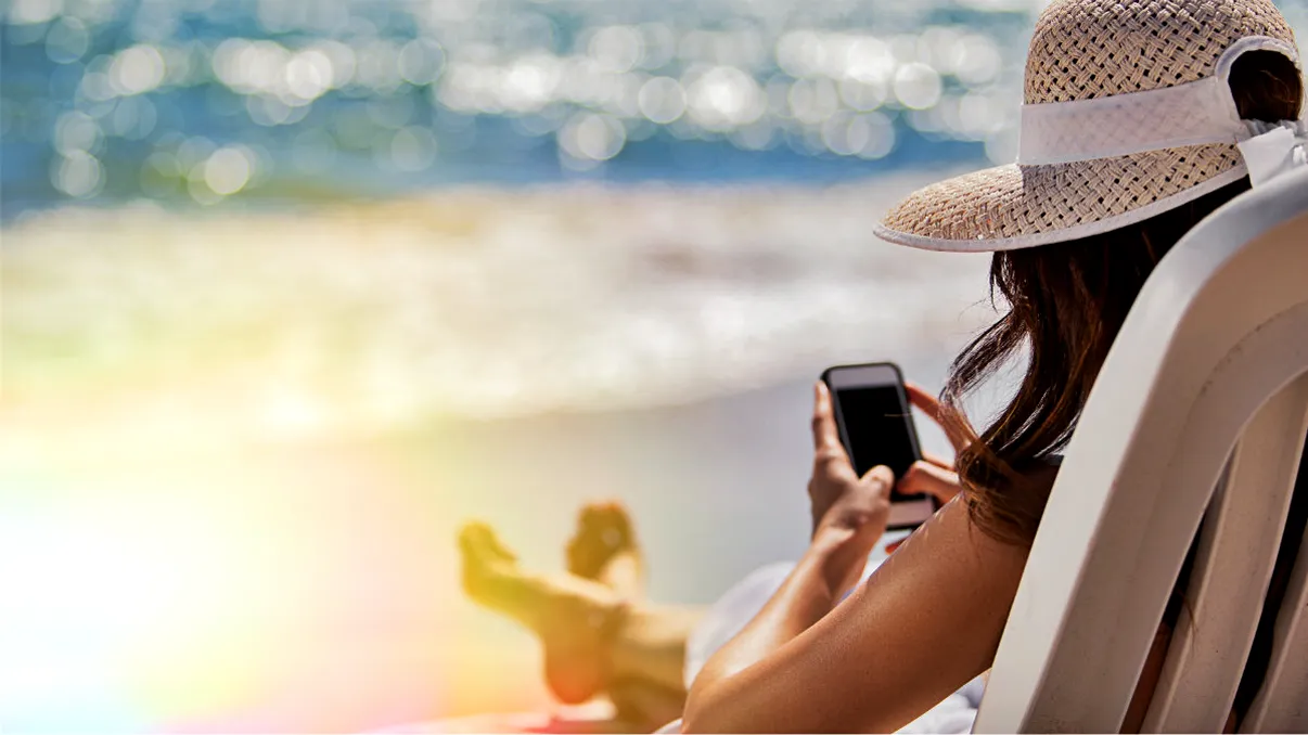 Reduceri eMAG: gadgeturi pentru concediu