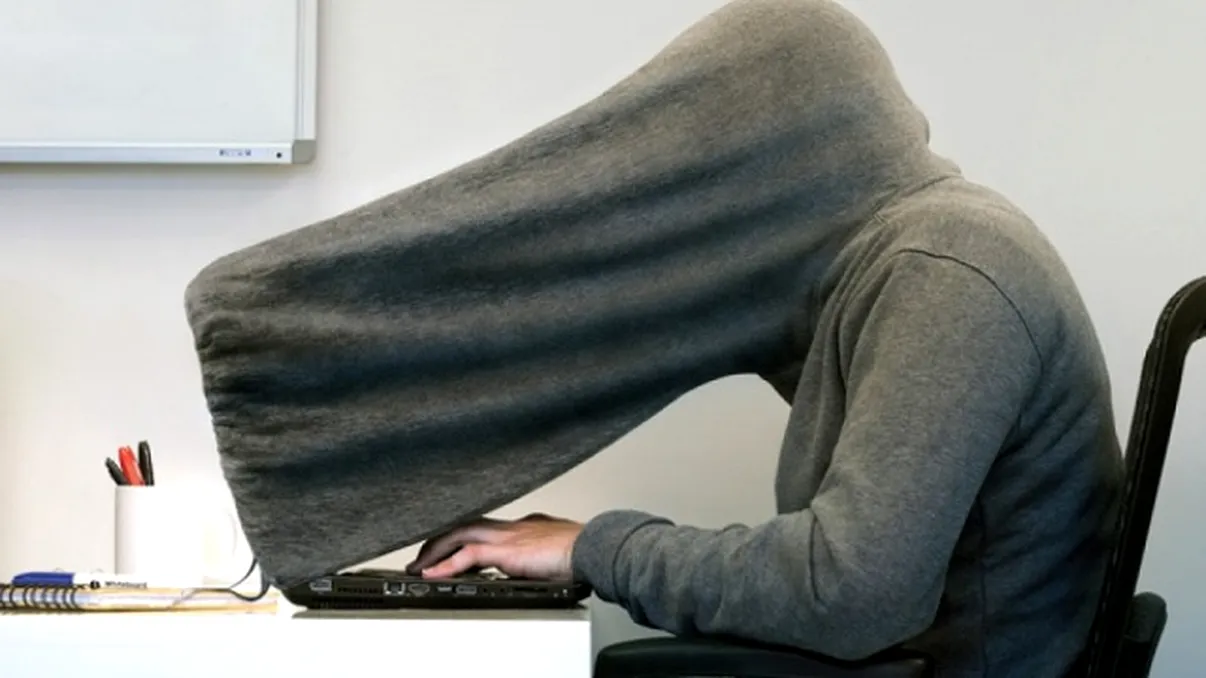 Hackerii se pot folosi de asistenții virtuali ca să-ți atace telefonul