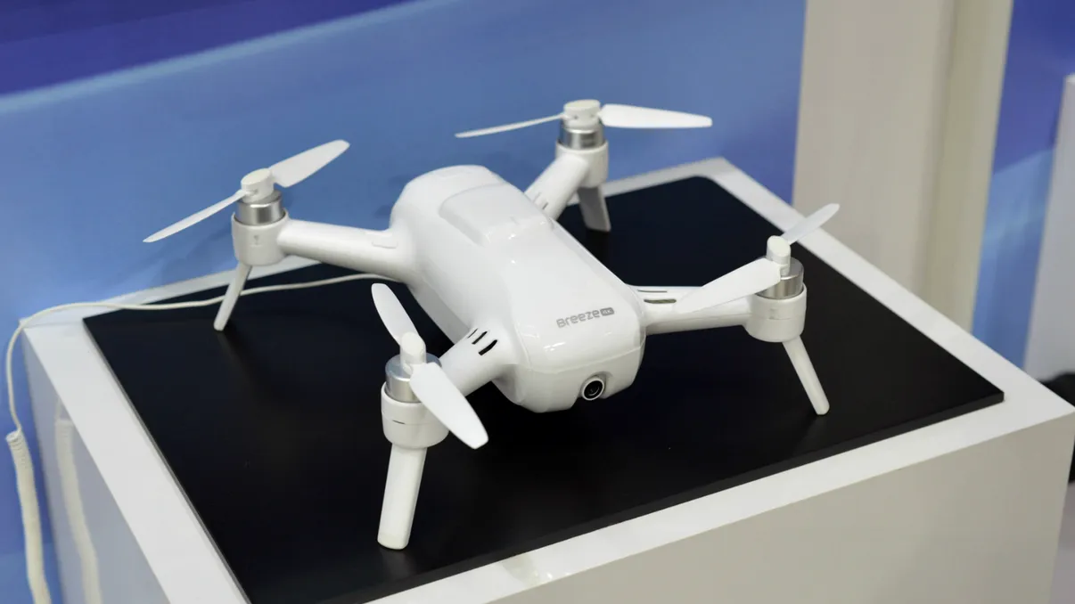 IFA 2016: Yuneec Breeze, cea mai accesibilă dronă 4K dedicată selfie-urilor