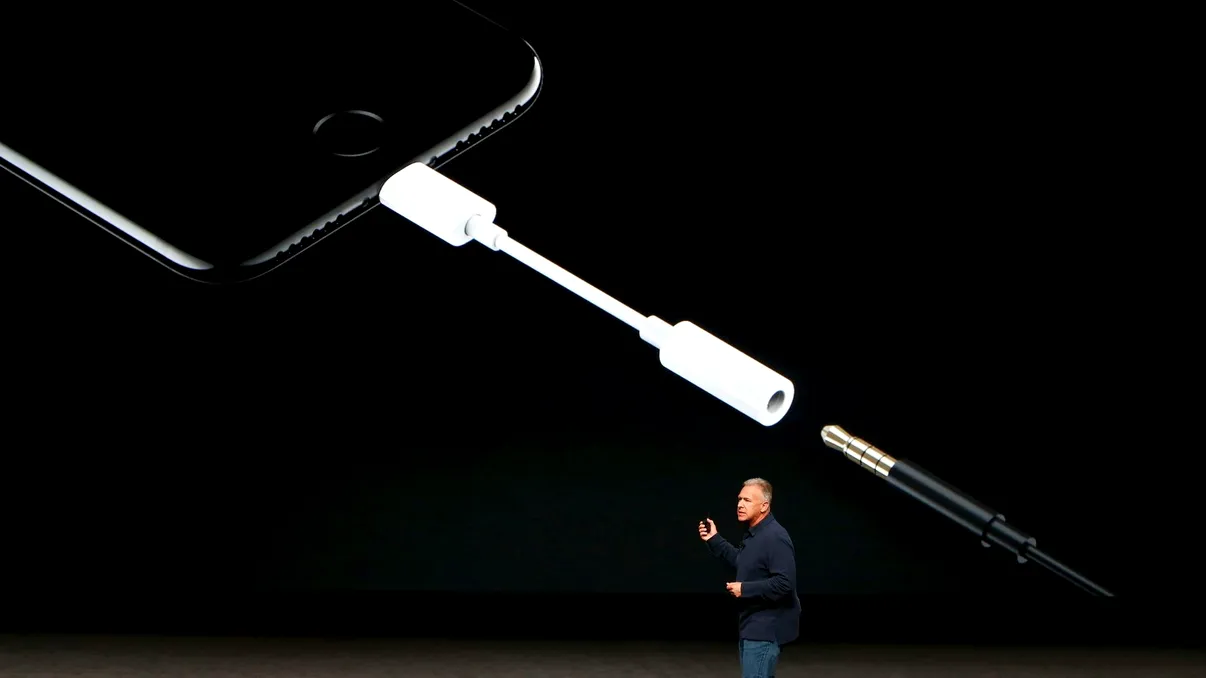 Apple nu este prima mare companie care alege să renunțe la jack-ul pentru căști