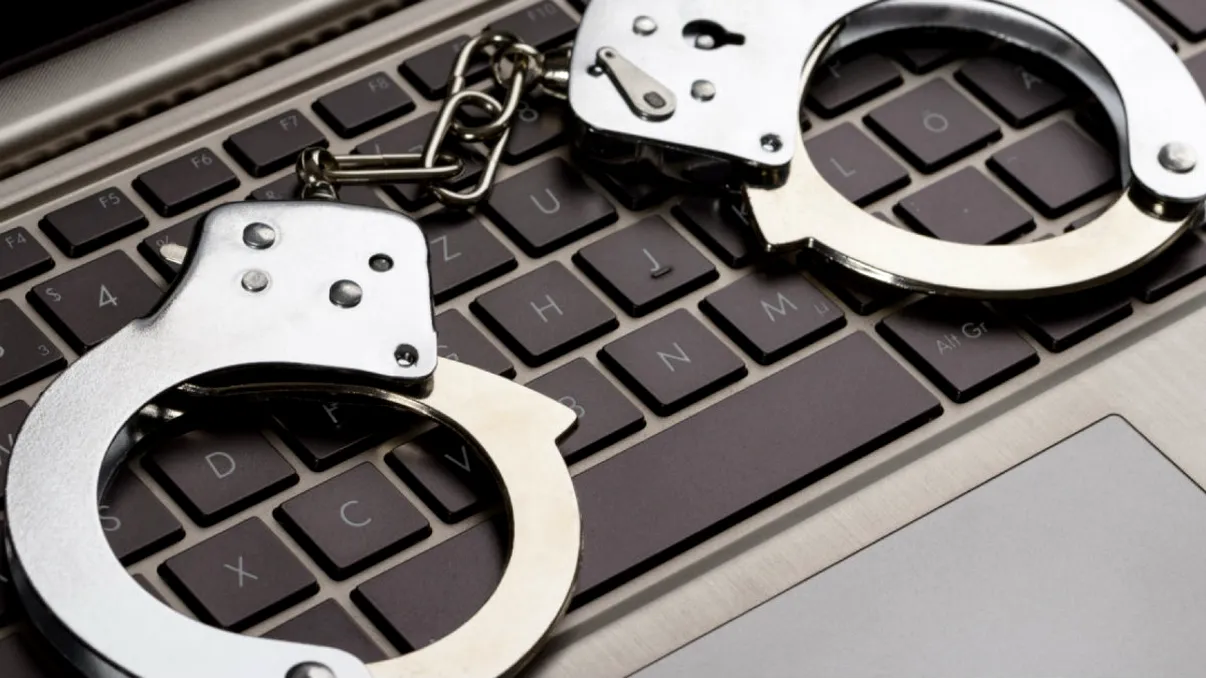 Un hacker român a fost condamnat la închisoare în America pentru furt de indentitate