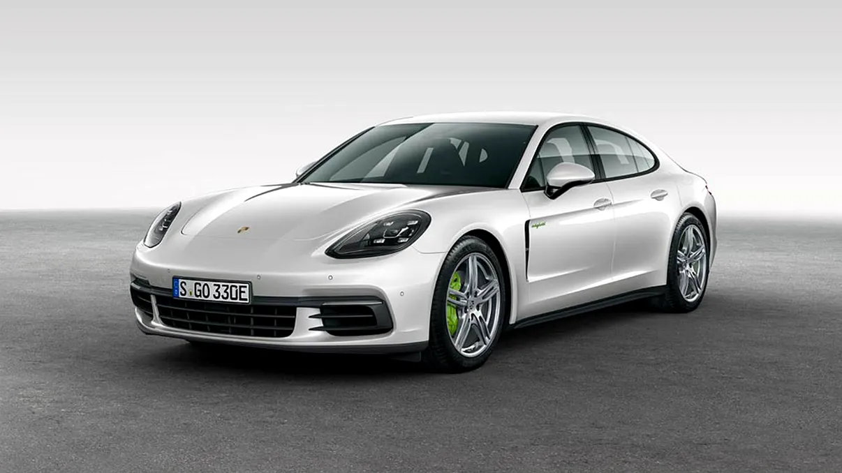 Porsche lansează noul hibrid Panamera, cu un consum surprinzător de mic