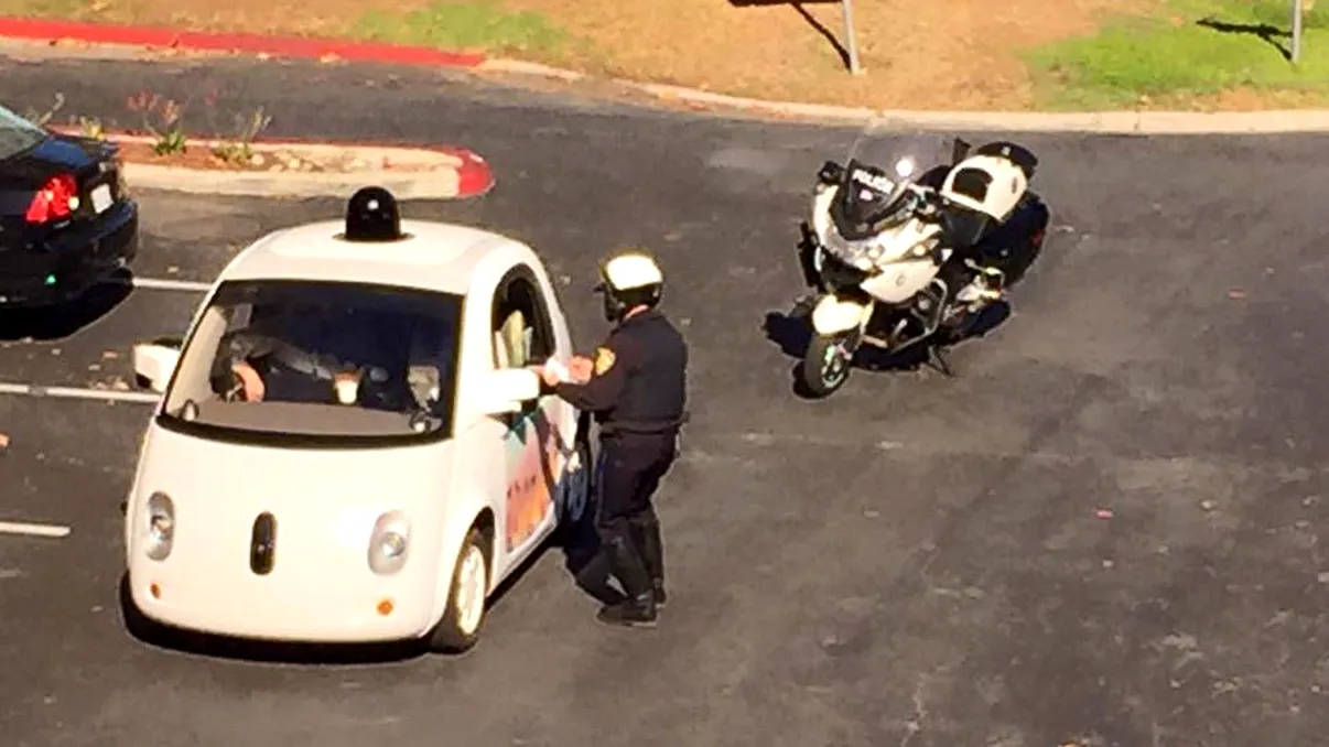 Mașinile autonome, ”prietene” cu poliția: cum va lucra Google cu autoritățile