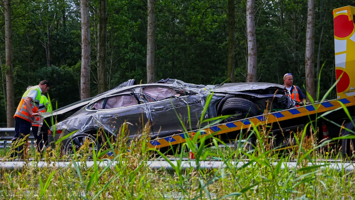 Tesla investighează un nou deces cauzat de un Model S