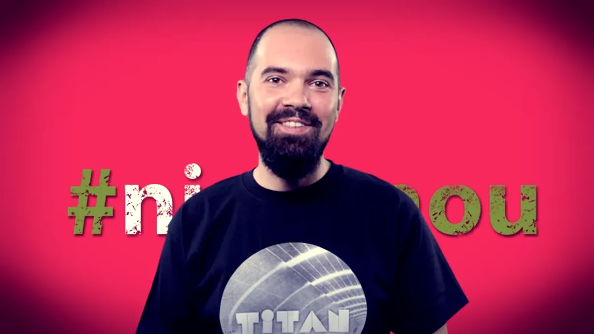 Despre stand-up comedy în online, podcasturi și vlogging cu Teo de la Între show-uri și Nimic nou [INTERVIU]