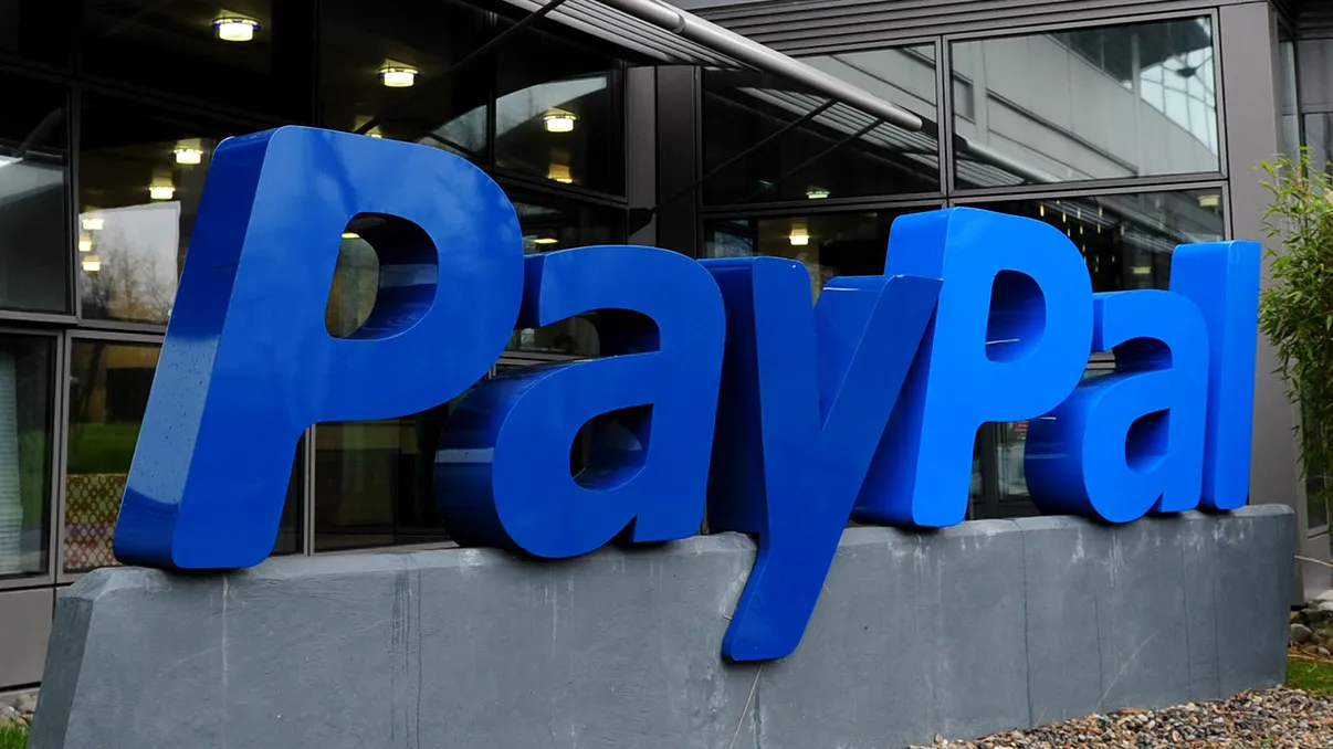 Atenție mare la fraudele pe PayPal: de ce au început utilizatorii să primească facturi