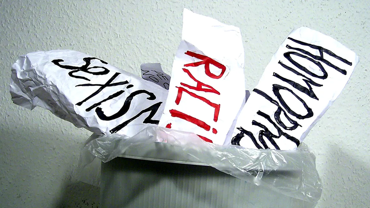 Facebook are o problemă gravă cu rasismul