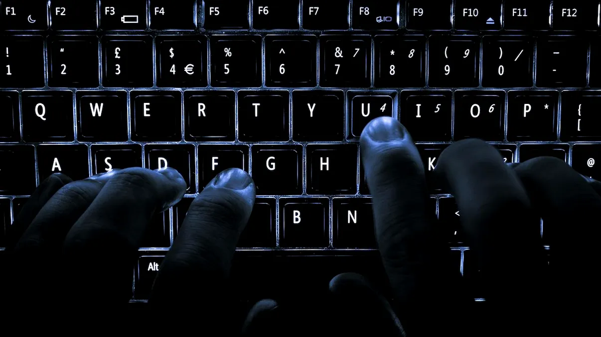 Cum a ajutat Bitdefender la închiderea site-urilor care traficau arme și droguri