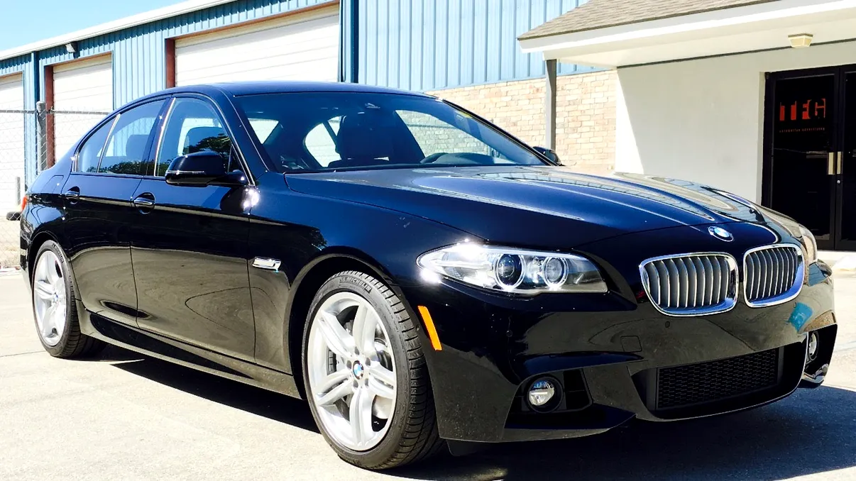 Cum blochezi un hoț în mașina furată