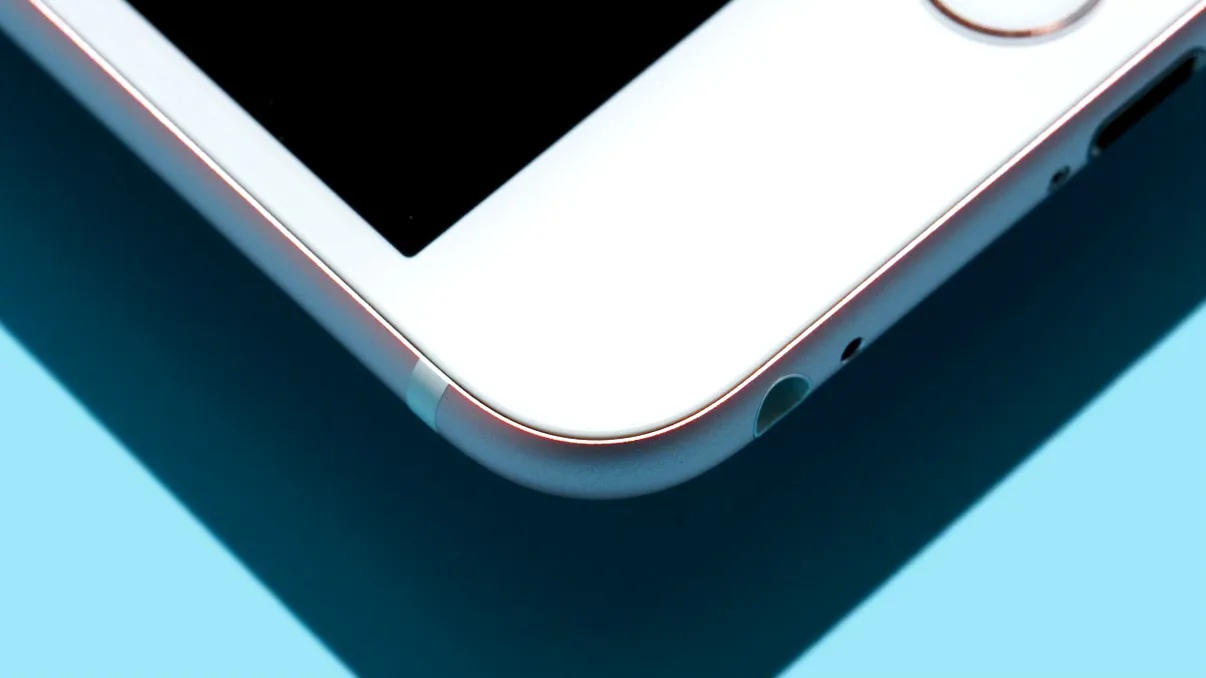 Apple ar putea lansa trei noi iPhone-uri în 2017