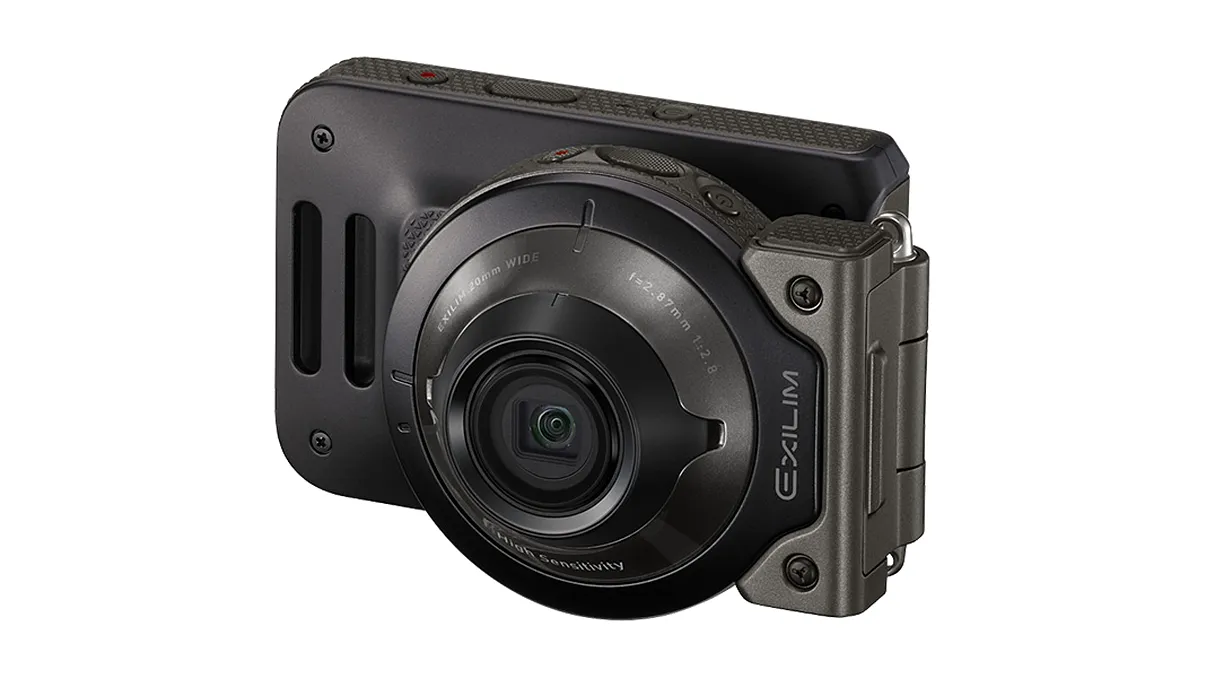 Casio Exilim FR110H are doar 1,9 megapixeli, dar face minuni