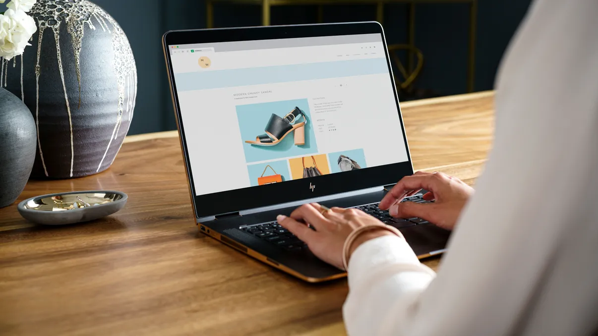 Atrăgătorul HP Spectre X360 este disponibil și cu diagonală de 15 inci