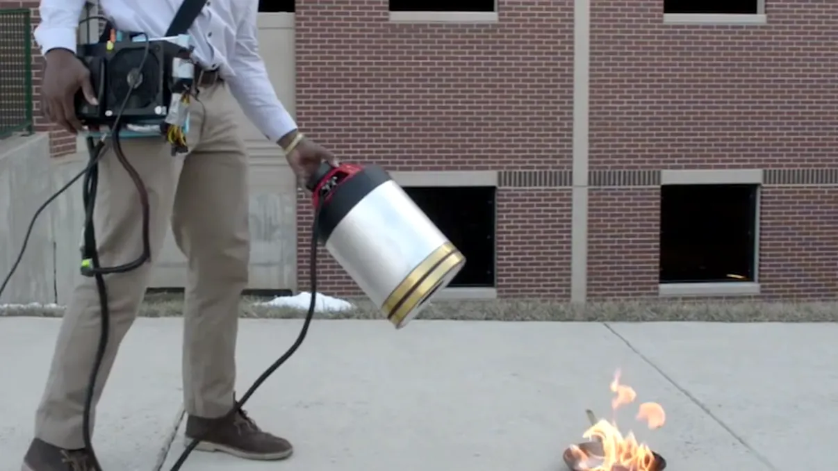 Stingătorul cu unde sonore este extrem de eficient împotriva focului [VIDEO]
