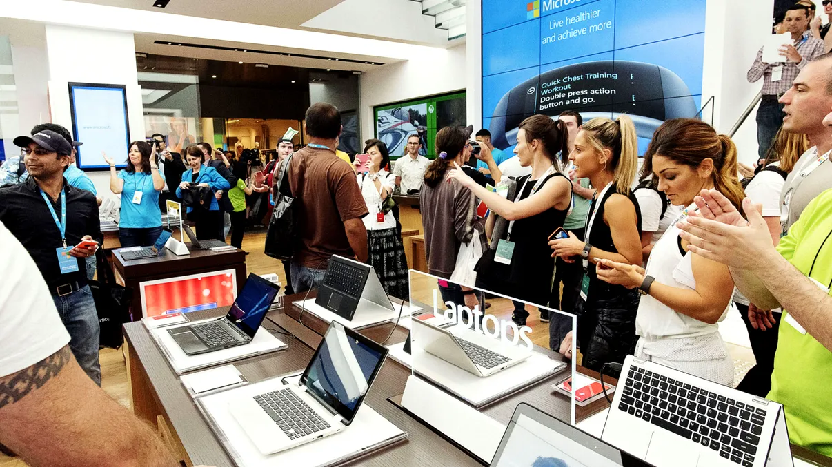 Nimeni nu mai face upgrade: Vânzările de PC-uri continuă să scadă