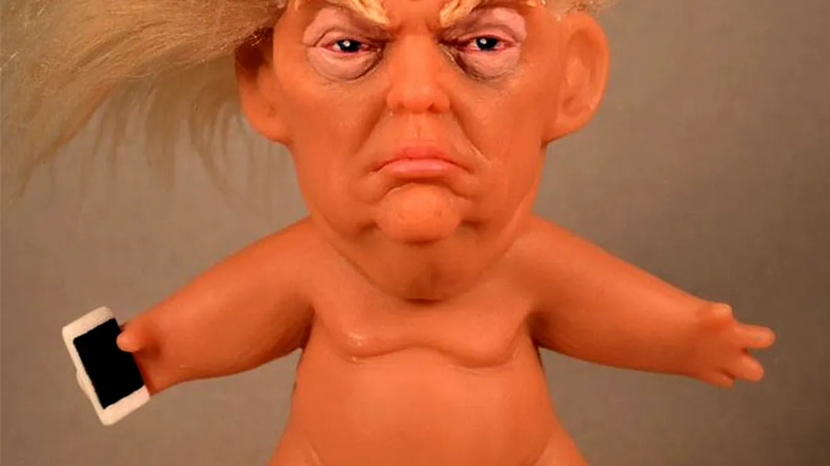 Un artist a creat o păpușă goală care îl întruchipează pe președintele Trump