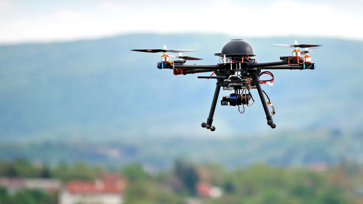 Microsoft investește într-un program prin care dronele pot comunica între ele