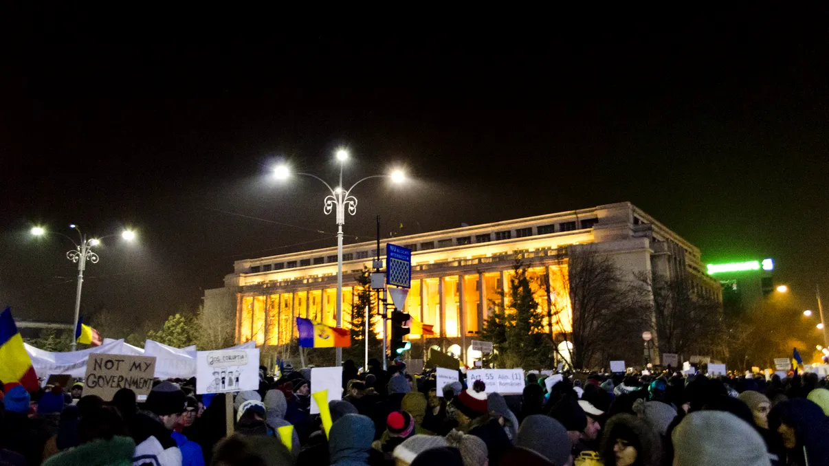 Protestele încarcă facturile românilor: cum a fluctuat traficul de date mobile