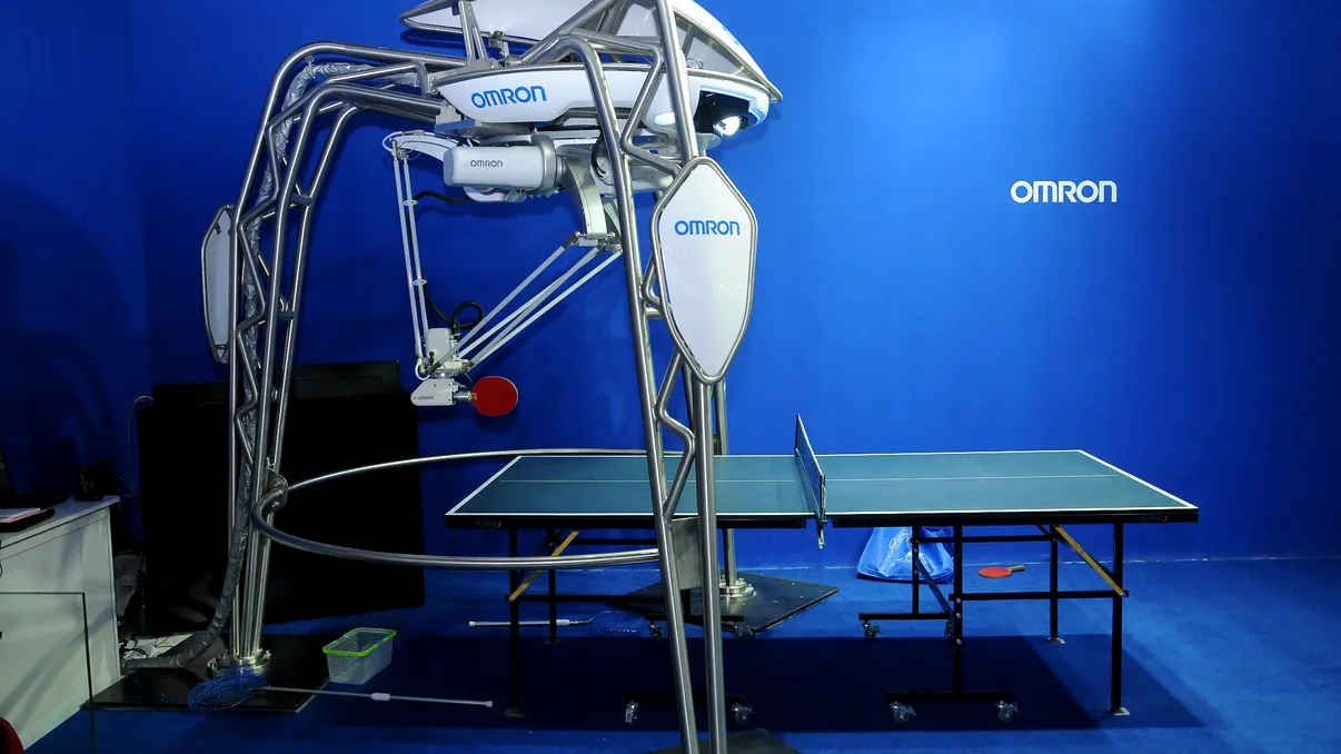 Acest robot a intrat în cartea recordurilor pentru cel mai bun instructor de tenis de masă