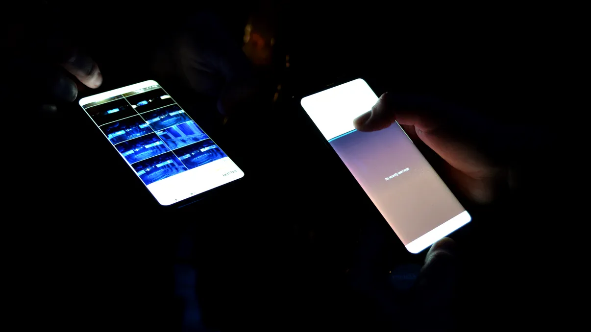 Samsung promite să rezolve problema ecranelor roșiatice