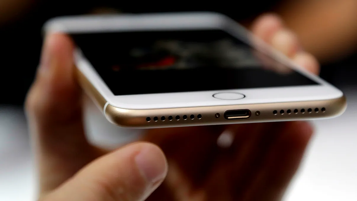 iPhone 7 continuă să fie cel mai popular smartphone în Europa și SUA