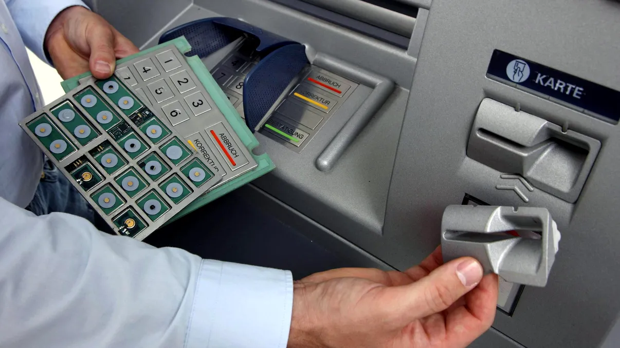 Aceste bancomate modificate te pot lăsa fără bani fără să-ți dai seama