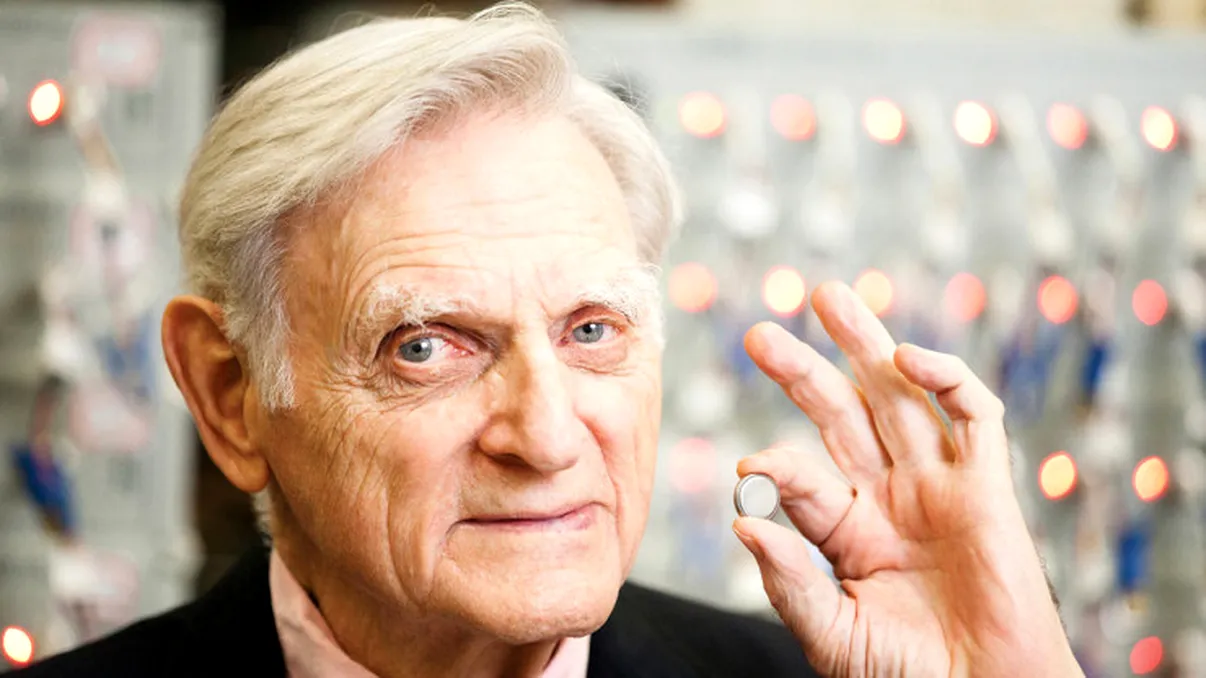 Inventatorul bateriei litiu-ion a creat o baterie mult mai eficientă și mai sigură