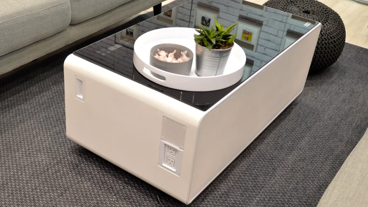 Această masă high-tech este atât sistem audio și frigider, cât și încărcător