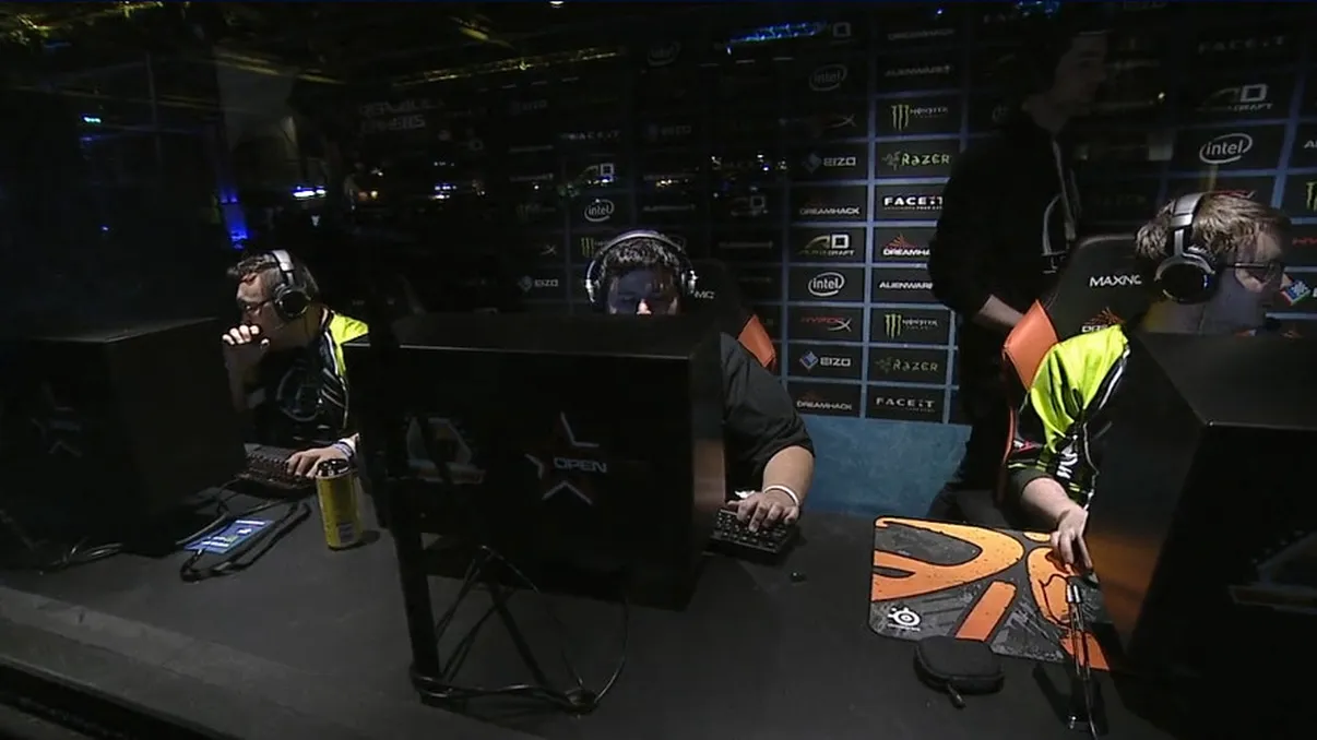 Reduceri eMAG: Oferte la componente și gadgeturi de gaming