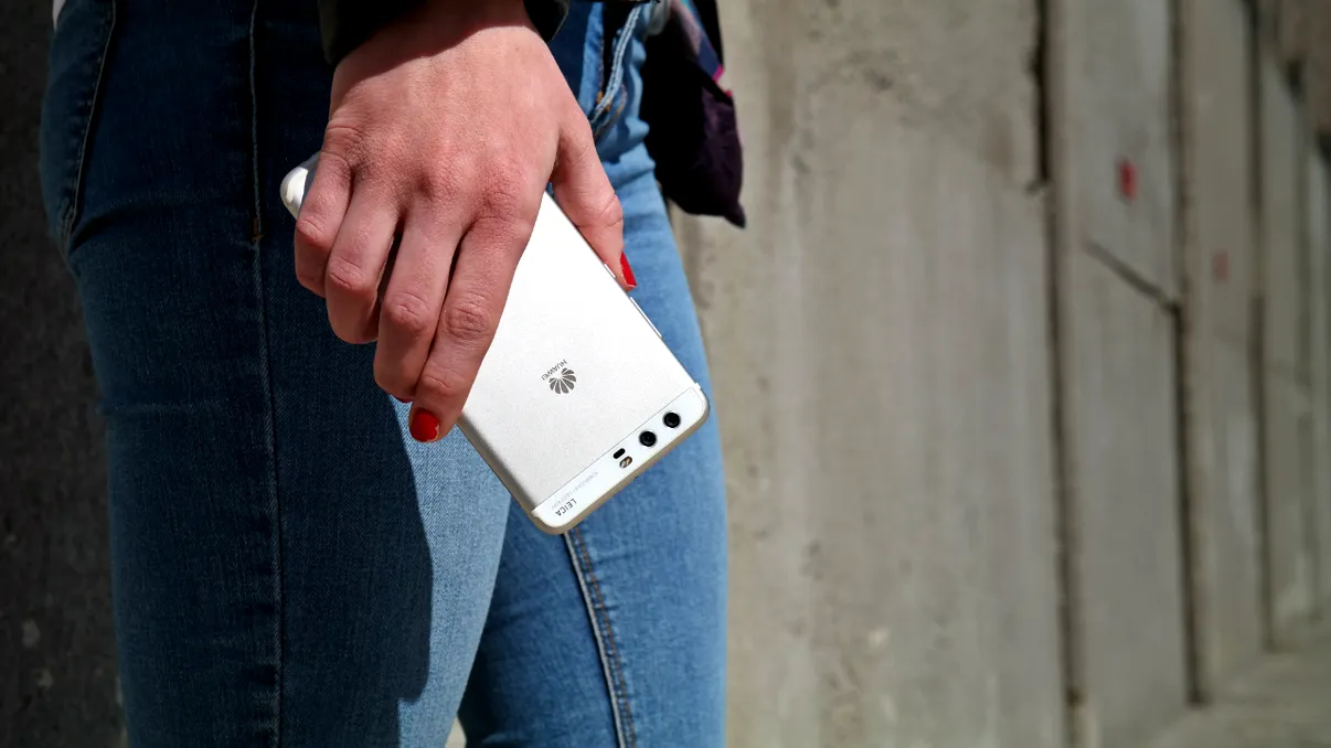 Ce să faci la școală în România dacă n-ai voie cu telefonul