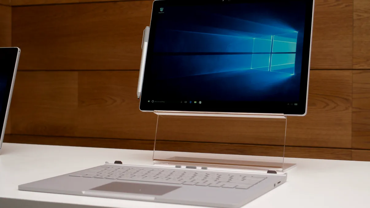 Microsoft începe să sufere din cauza vânzărilor slabe din piața de PC-uri