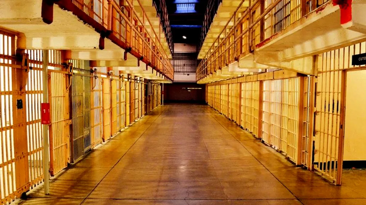 Calculatoarele din tavan sunt opera unor deținuți extrem de inventivi