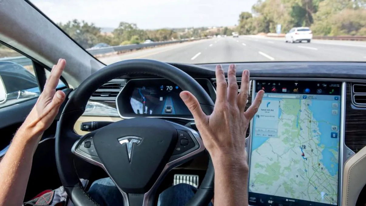 Tesla colectează materiale video de la celelalte mașini pentru a-și perfecționa pilotul automat