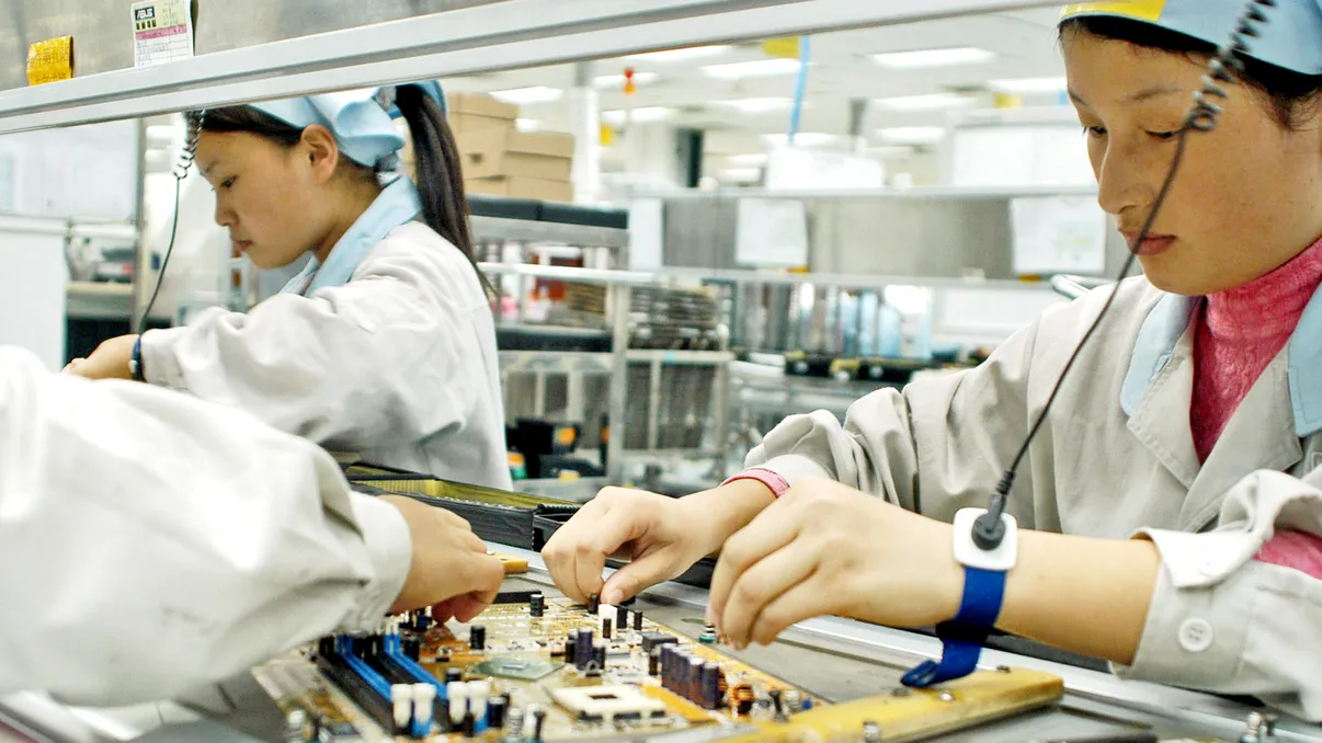 Cum sunt protejate iPhone-urile din fabrici pentru a nu fi fotografiate