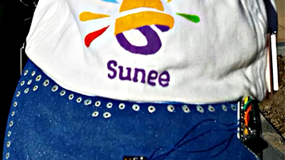 Cum vor patru tineri români să ne ferească de cancerul de piele