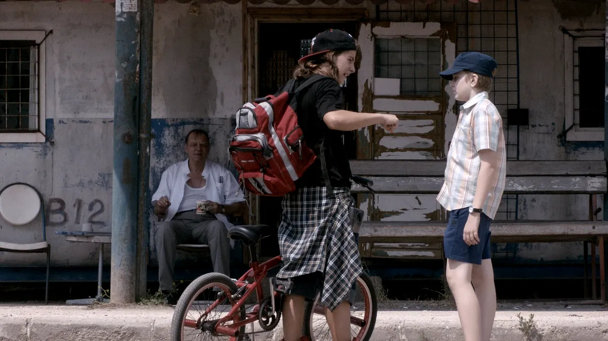 Vara s-a sfârșit: Anii '90 au trecut, dar nu ne-au părăsit complet [PLAYFILM]