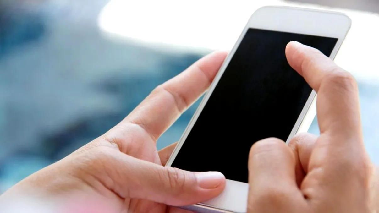 Cum vei putea citi pe ecranul telefonului, chiar și când stai în soare