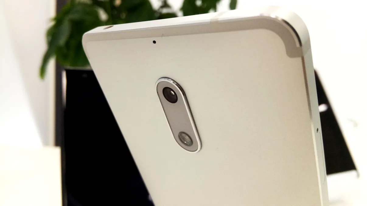 eMAG: Reduceri consistente la telefoane de buget