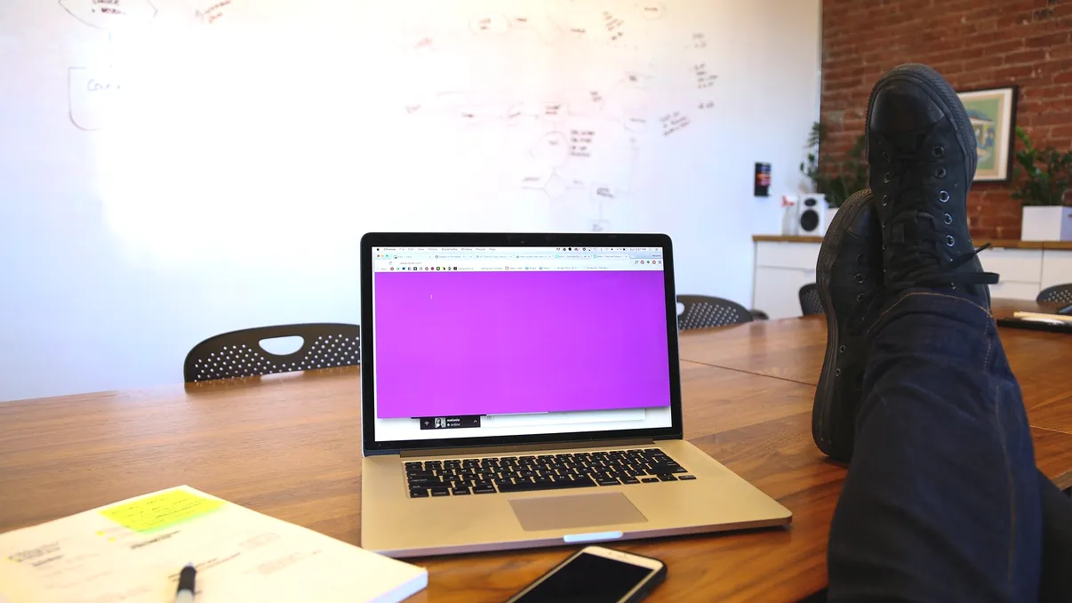 Dușmanul corporațiilor: Virusul de PowerPoint care-ți poate distruge toată munca de la birou