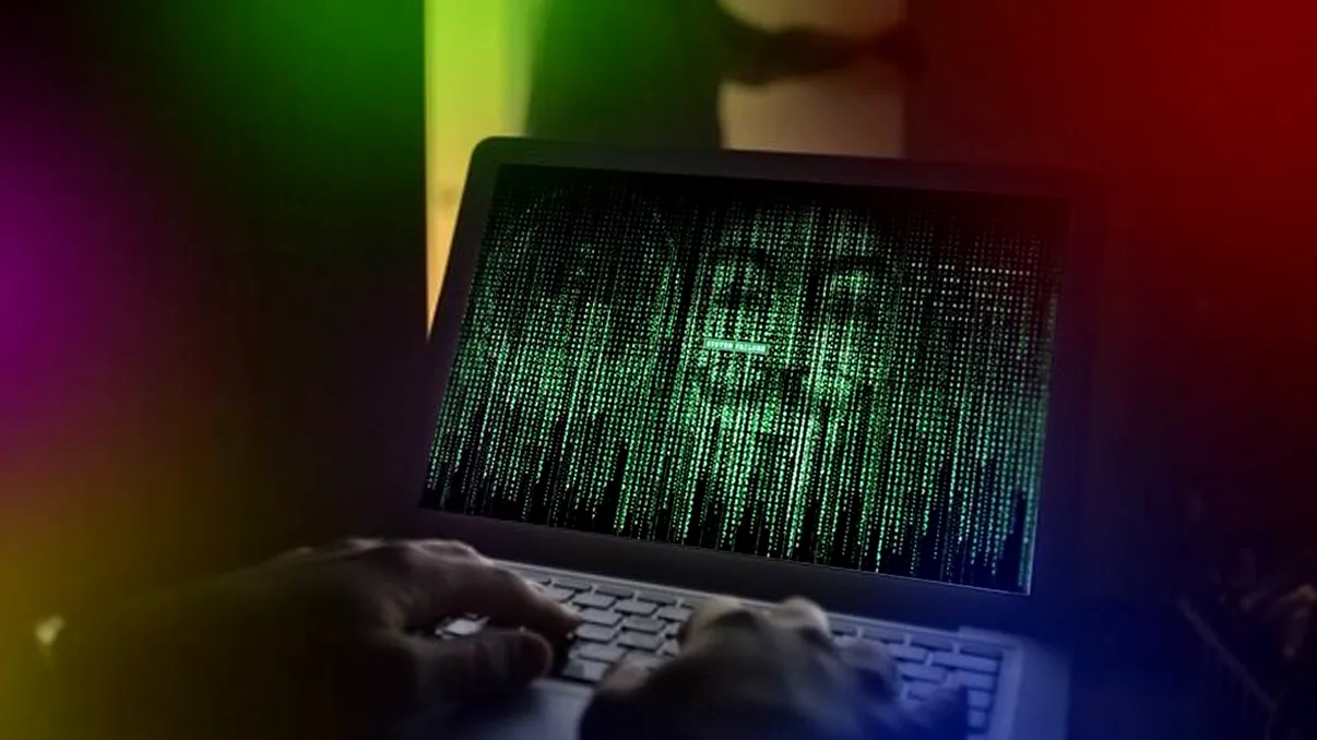 Tânărul român de 24 de ani care curăță internetul de hackeri