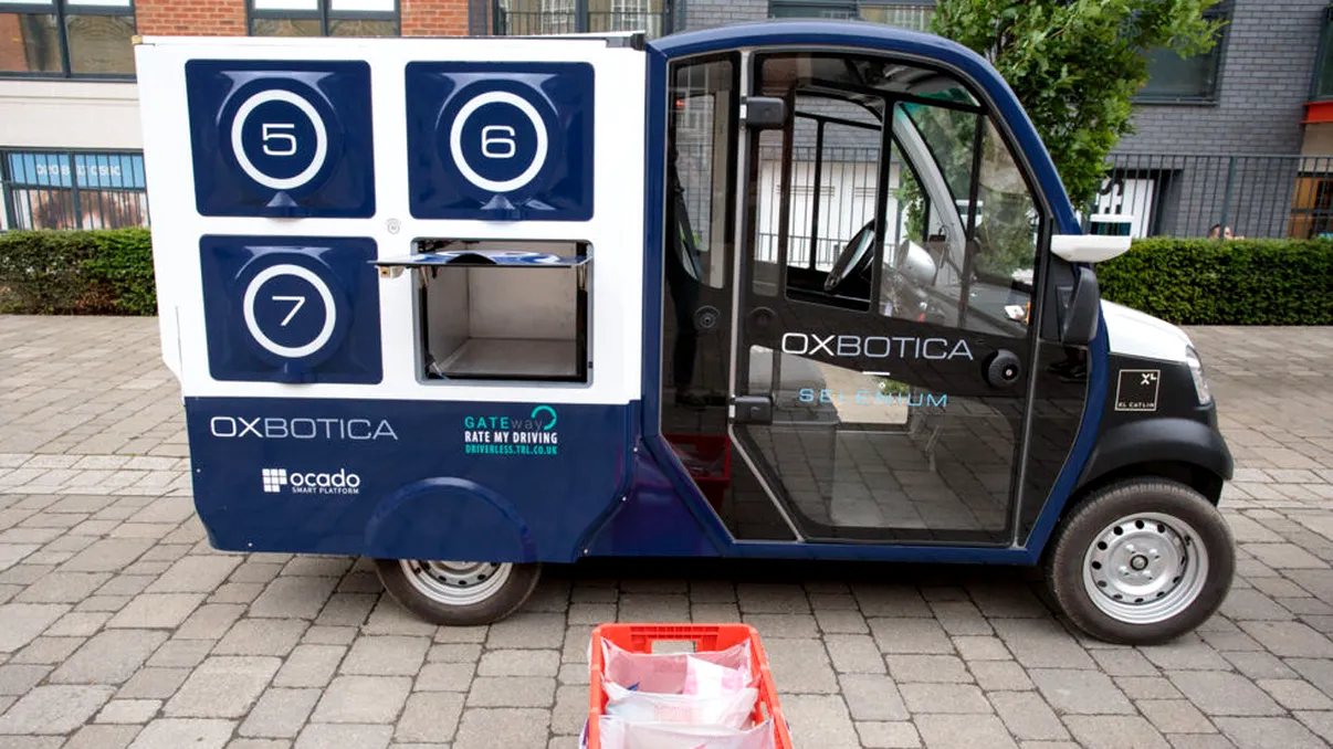 Această mașină autonomă îți aduce cumpărăturile acasă